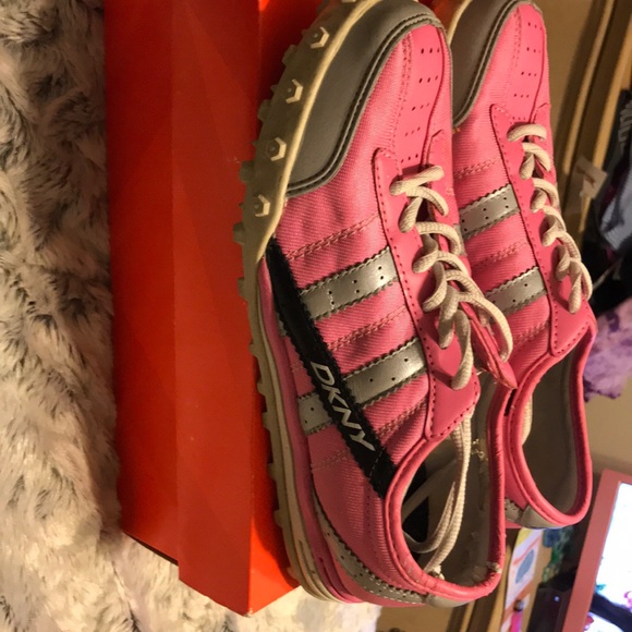 dkny pink shoes